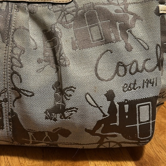 Coach Horse and Carriage Logo Bag - Picture 14 of 15